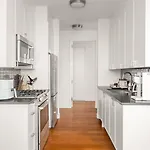 Elegant 2Bed 2Bath Apartment Just Minutes From Central Park & Broadway