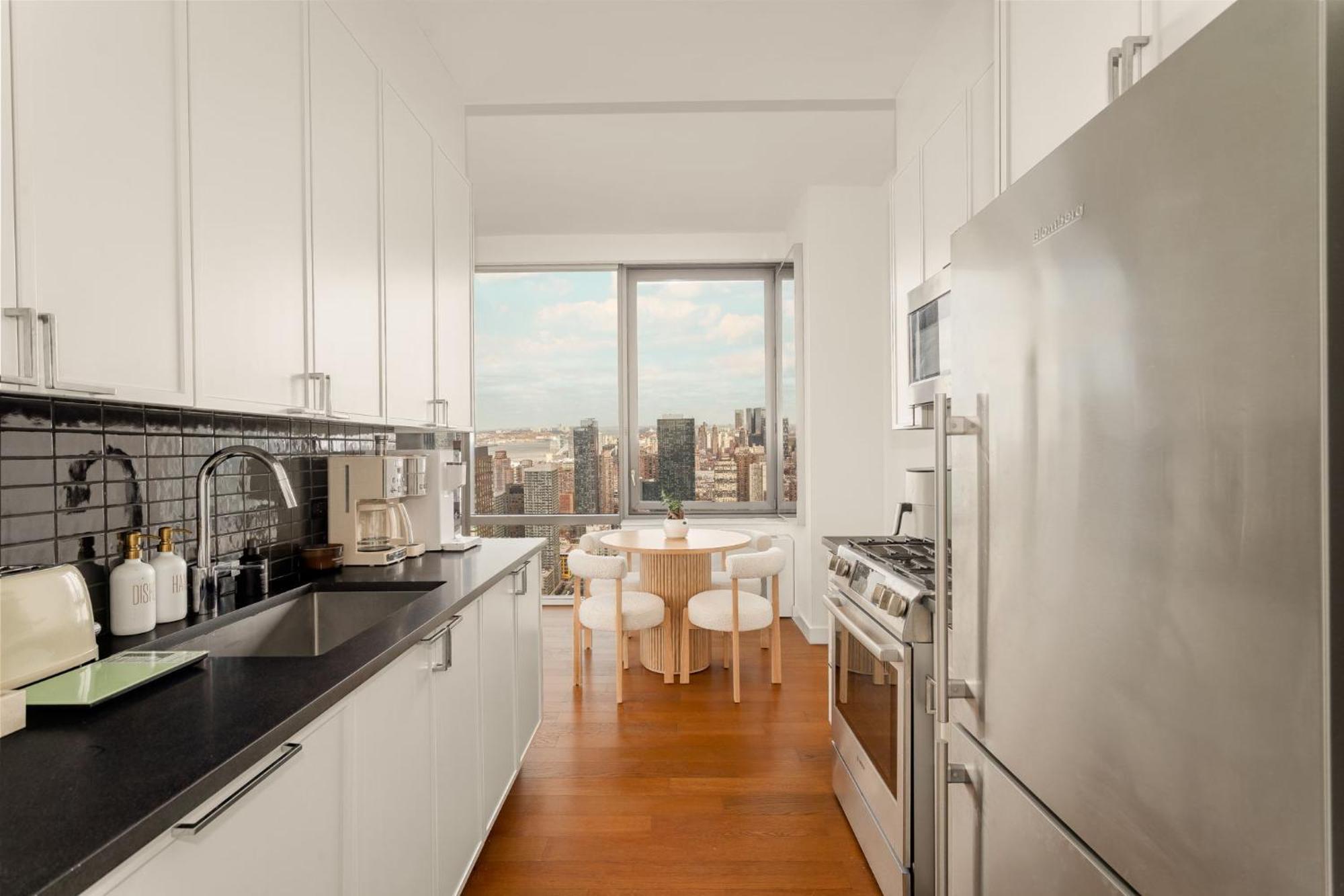 Elegant 2bed 2bath Just Minutes From Park & Broadway *